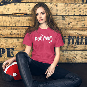 A raspberry pink tee with the words Dog Mom in white and white heart shaped hearts around the words. 
